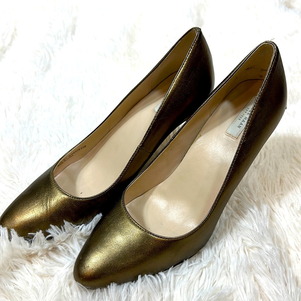 Cole Haan gold pumps 85 MM size 8.5w